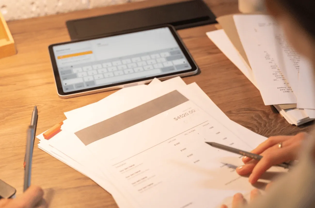 Costos fijos y variables en la contratación: cómo cotizar en consecuencia