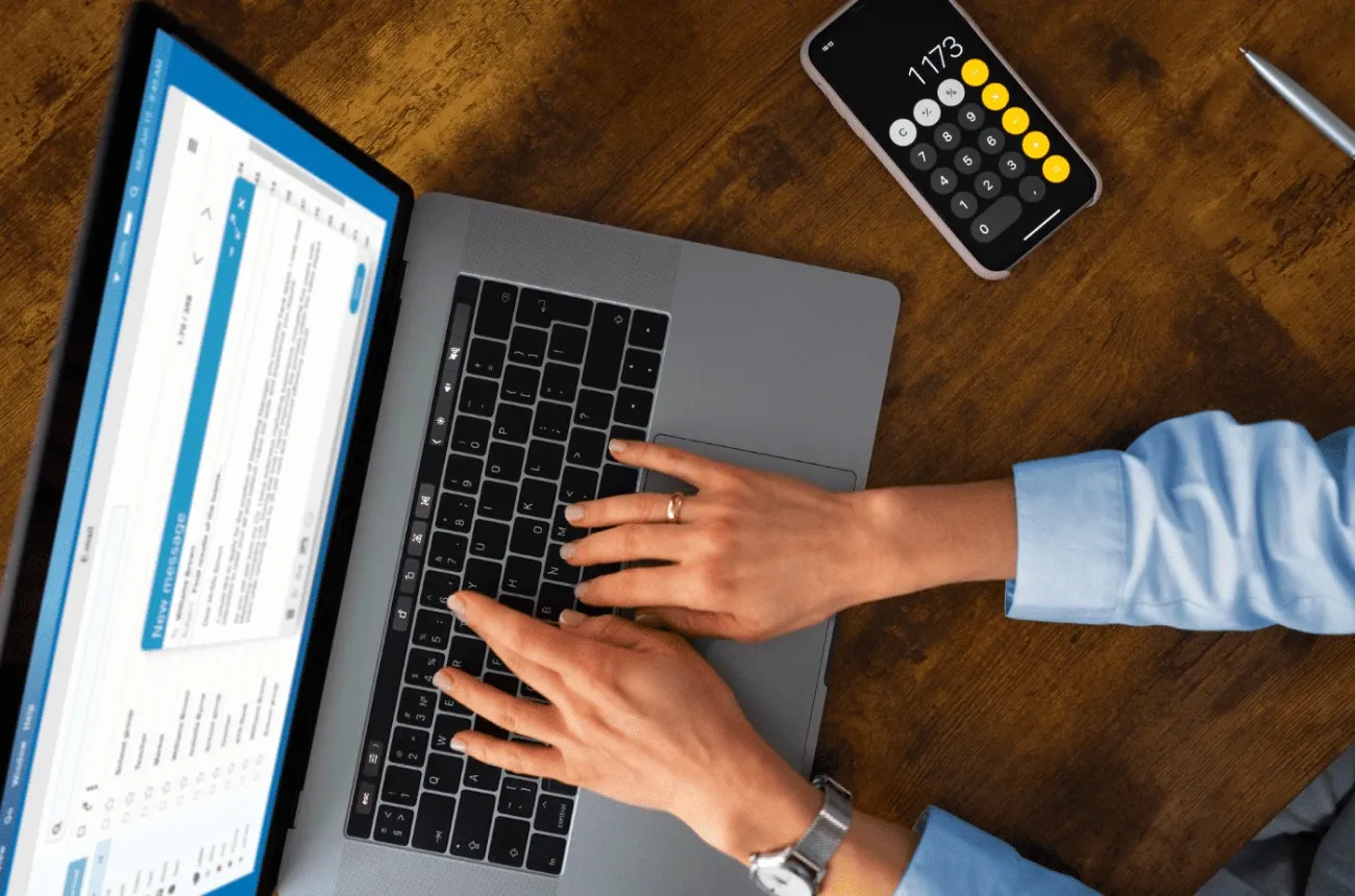 Cómo mantener tus facturas ordenadas en QuickBooks Online